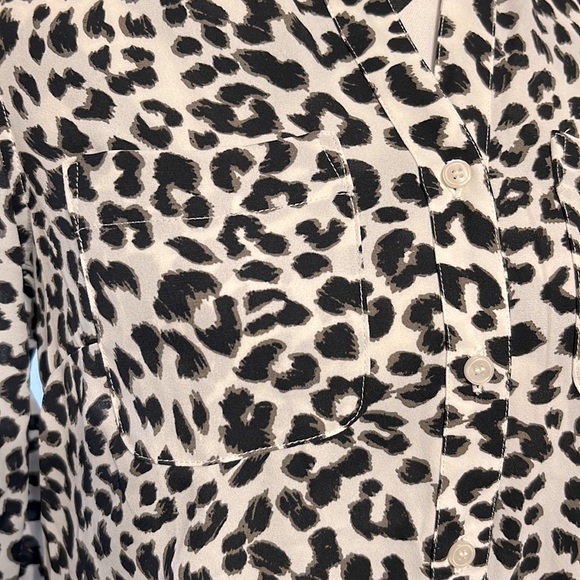 Talbots Leopard Button Collard Blouse Size XSmall - Picture 5 of 9
